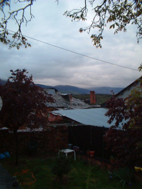 Soggy view from the kitchen window at the Riego de Ambrós albergue