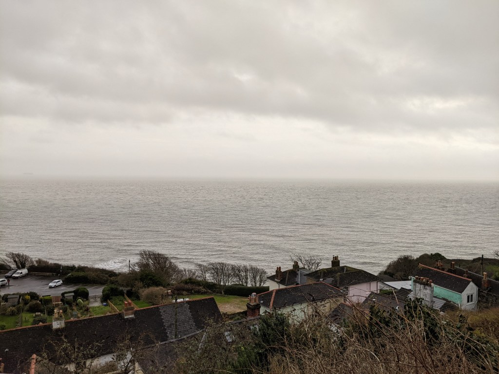 Grey sea and grey sky fading into each other at the horizon 